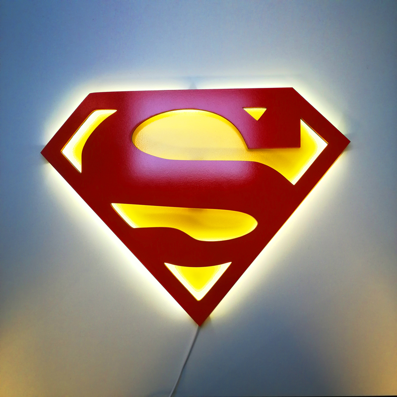 ksilino-fotistiko-superman Ξύλινο Φωτιστικό - Superman